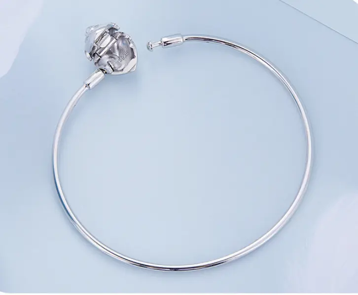 New Heart-shaped Moonstone Basic Bracelet Can Be Worn Alone