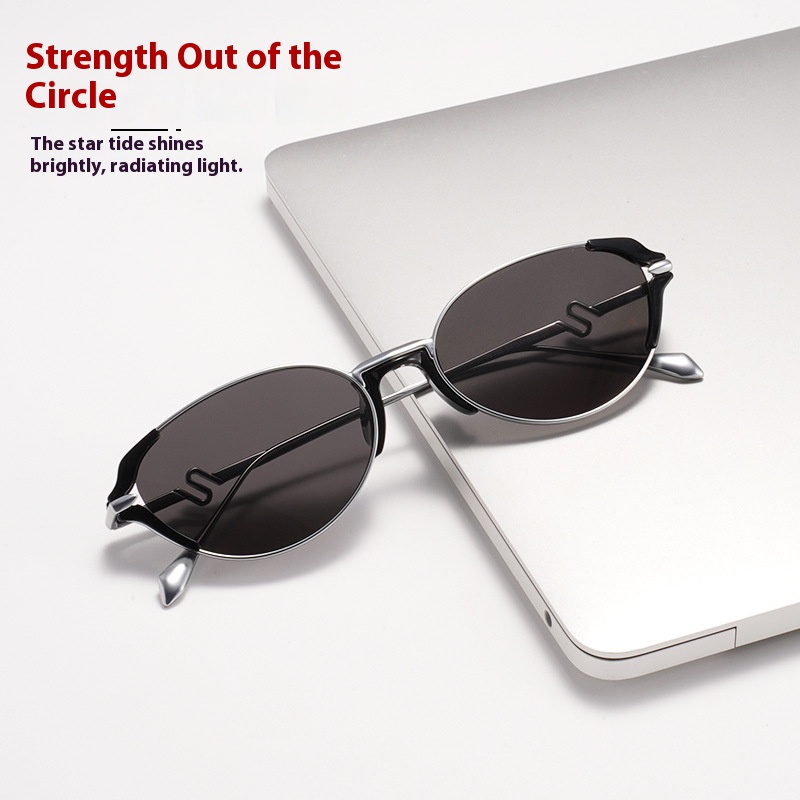Women's Retro Fashion UV Polarized Sunglasses - Image 2