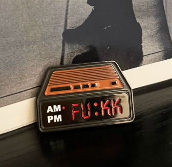 Creative Home Personalized Retro Fashion Electronic Alarm Clock Brooch