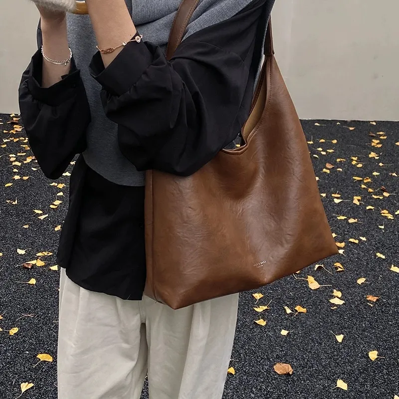 High-end Large Capacity Maillard Relaxed Casual Shoulder Tote Bag - Brown