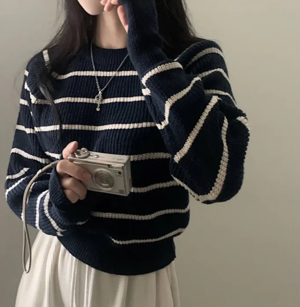 Autumn And Winter Contrast Color Striped Crew Neck Pullover Sweater - Navy Blue