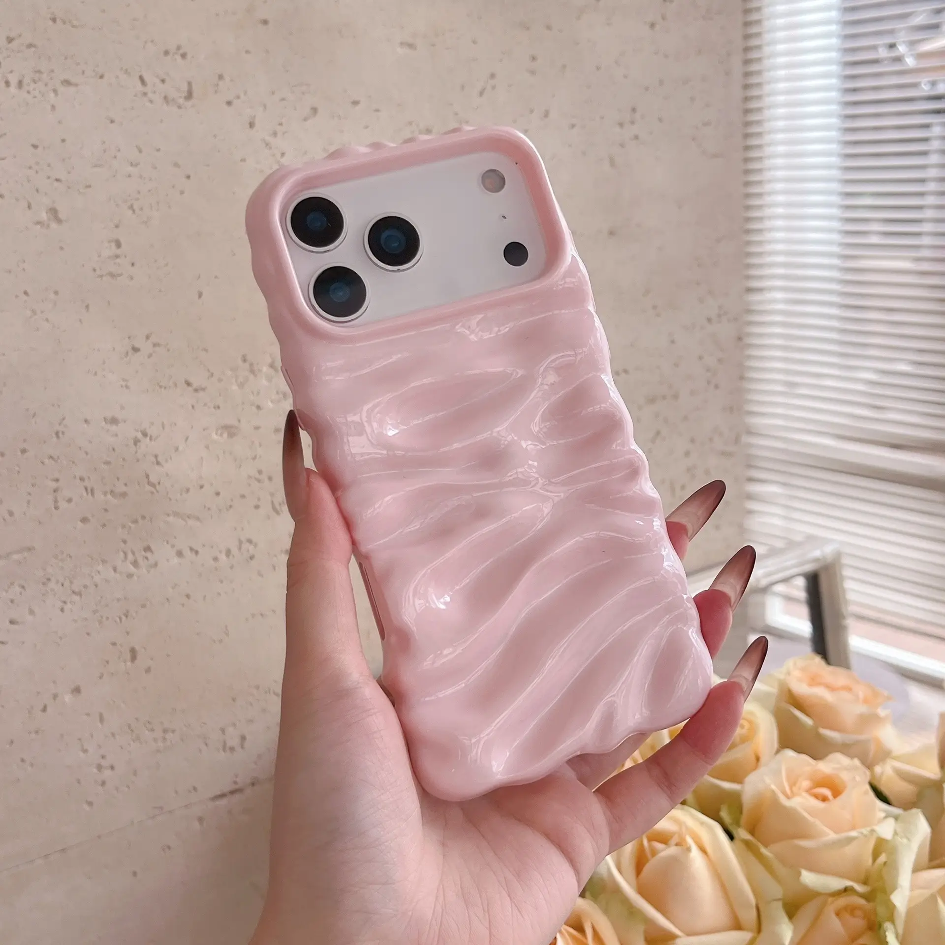 Three-dimensional Pleated Cream Pattern Suitable For Simple Solid Color Shell