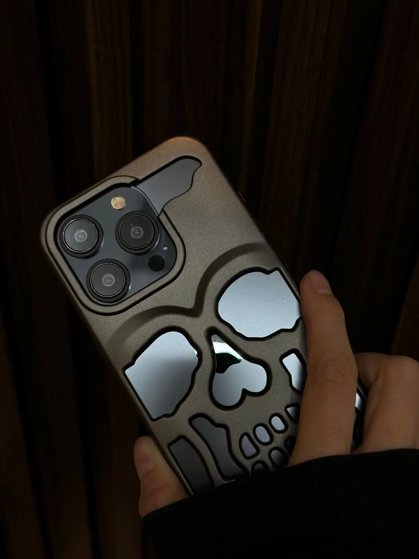 Luxury Plating 3D Skull Phone Case Breathable Glossy Hollow Out Gold Metallic Paint