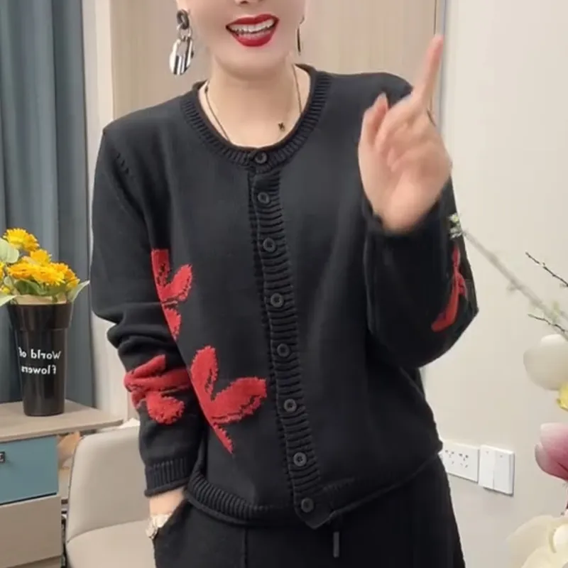 Stylish Knit Winter Fashion Lazy Retro Floral Round Neck Cotton Top - Black
