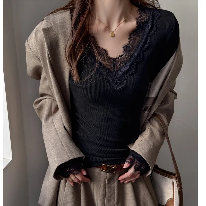 Pure Desire Style Lace V-neck Patchwork Long-sleeved T-shirt For Women - Black