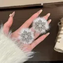 Fluffy Snowflake Pearl
