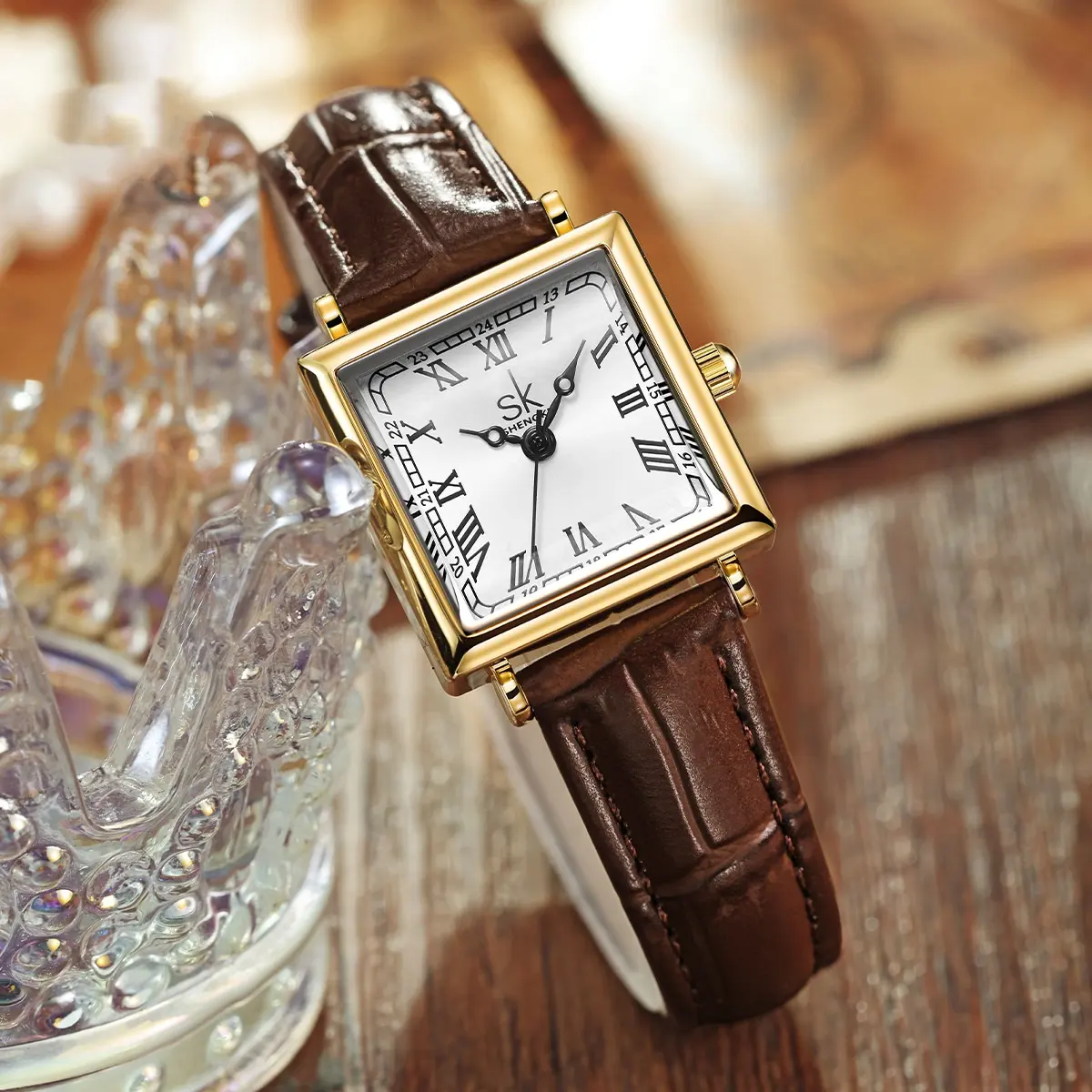 Women's Watch With A Retro-style Small Square