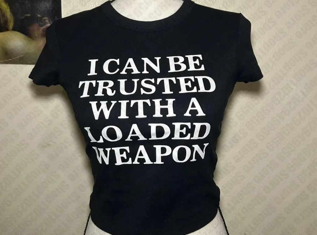Sexy And Fashionable Women's Short Figure-hugging Crop Top With Letter Print - Black