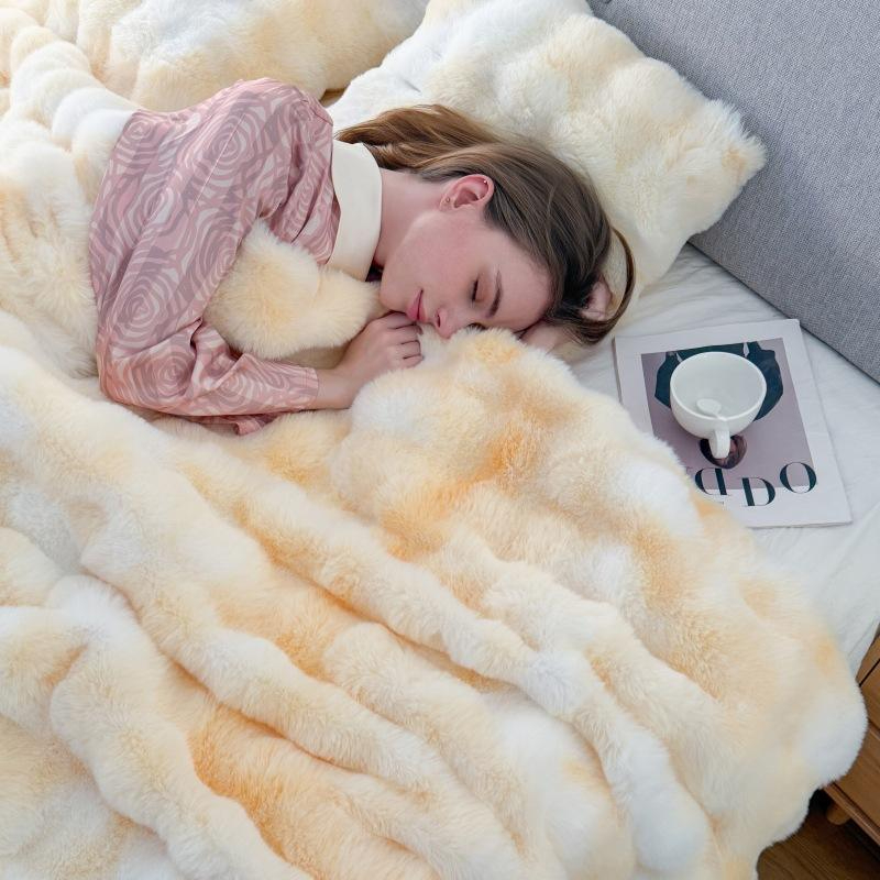 Woven Brushed Velvet Double-sided Thick Environmentally Friendly Polyester Anti Pilling Hand Washed Four Season Blanket - Image 1