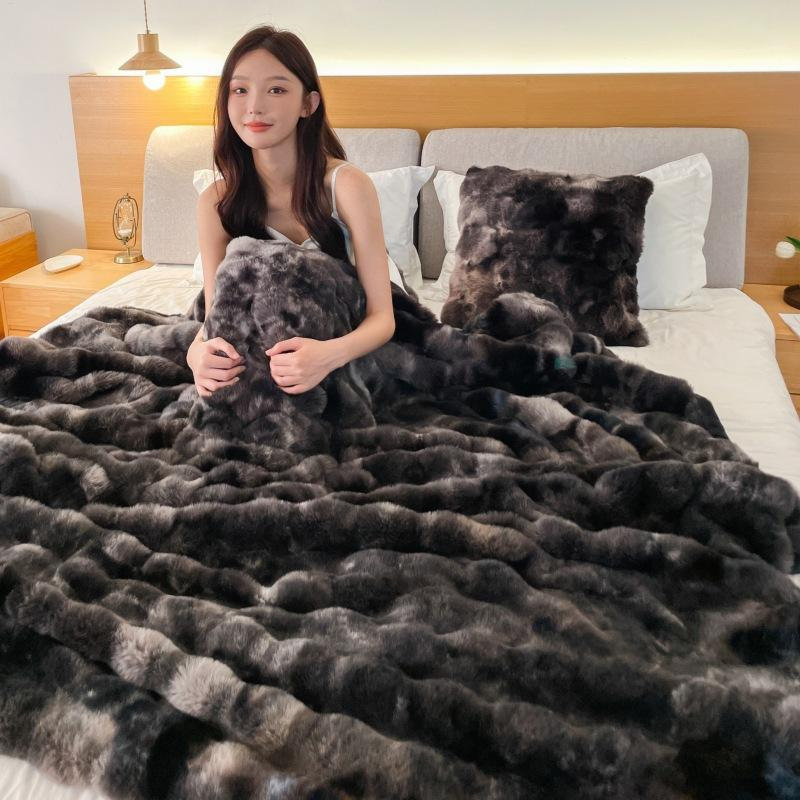 Woven Brushed Velvet Double-sided Thick Environmentally Friendly Polyester Anti Pilling Hand Washed Four Season Blanket - Image 3