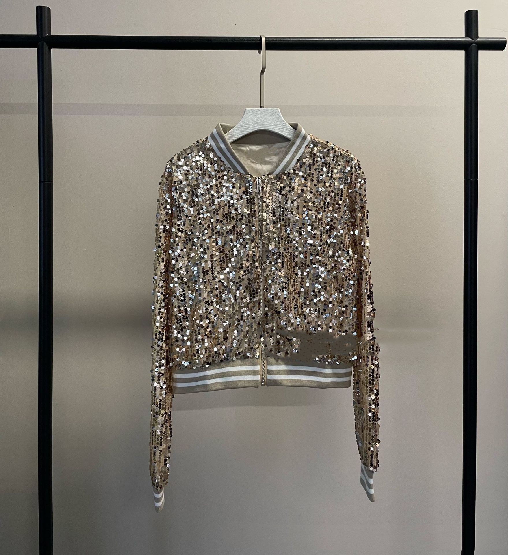 Sequin Long-sleeve Jacket With A Zipper - Image 4