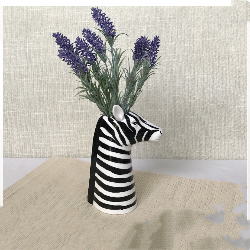 Pot cheval céramique – détail peinture sous émail