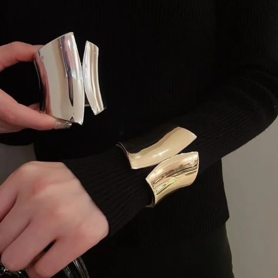 Metal Polished Open Bracelet Vintage Fashionable And Minimalist