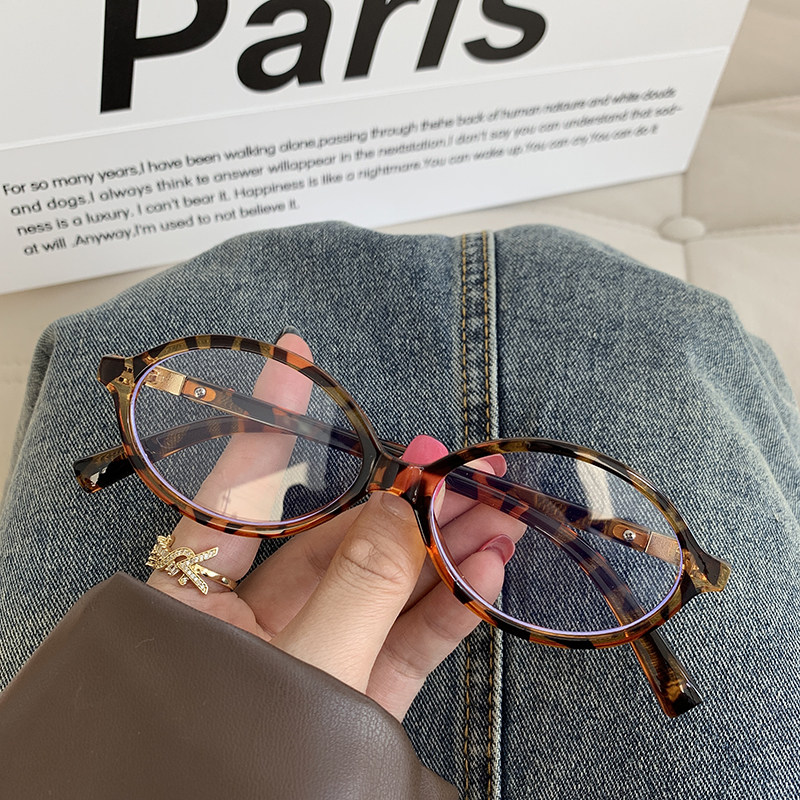 Ultra Light Women’s Leopard Print Oval Retro Ins Glasses