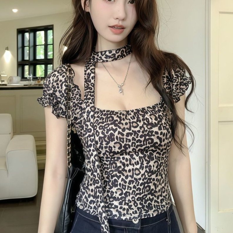 Retro Sassy Womens T-shirt With A Square Neckline Leopard Print And Short Sleeves