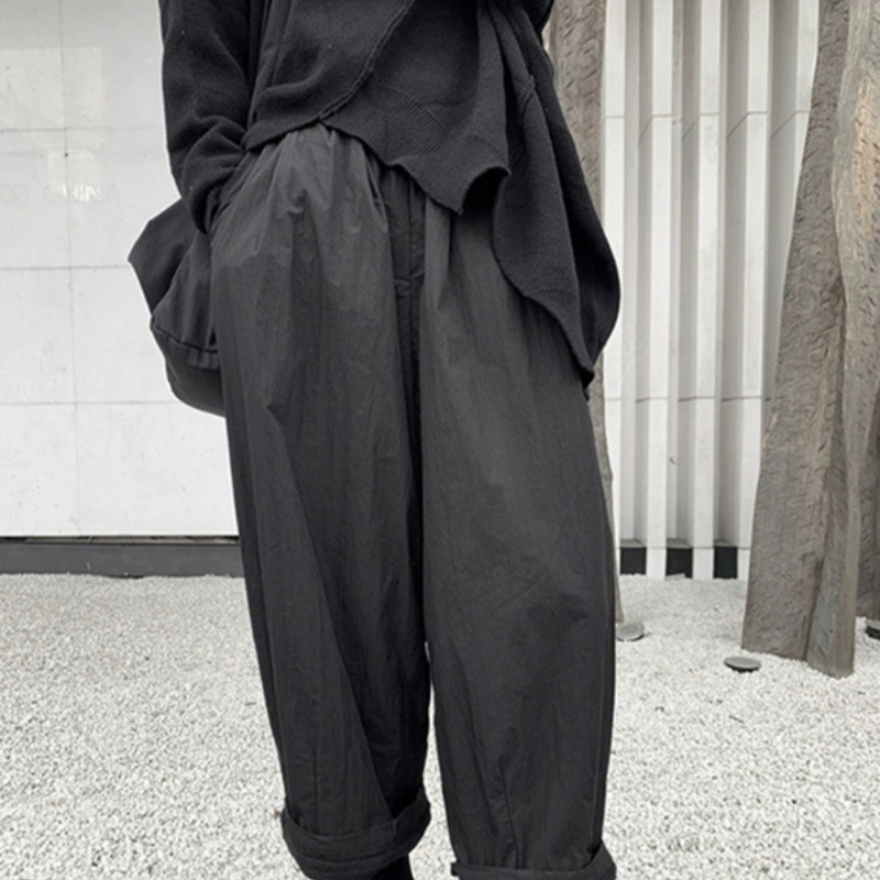Dark-style Minimalist, Japanese-inspired Cropped Wide-leg Pants For Women