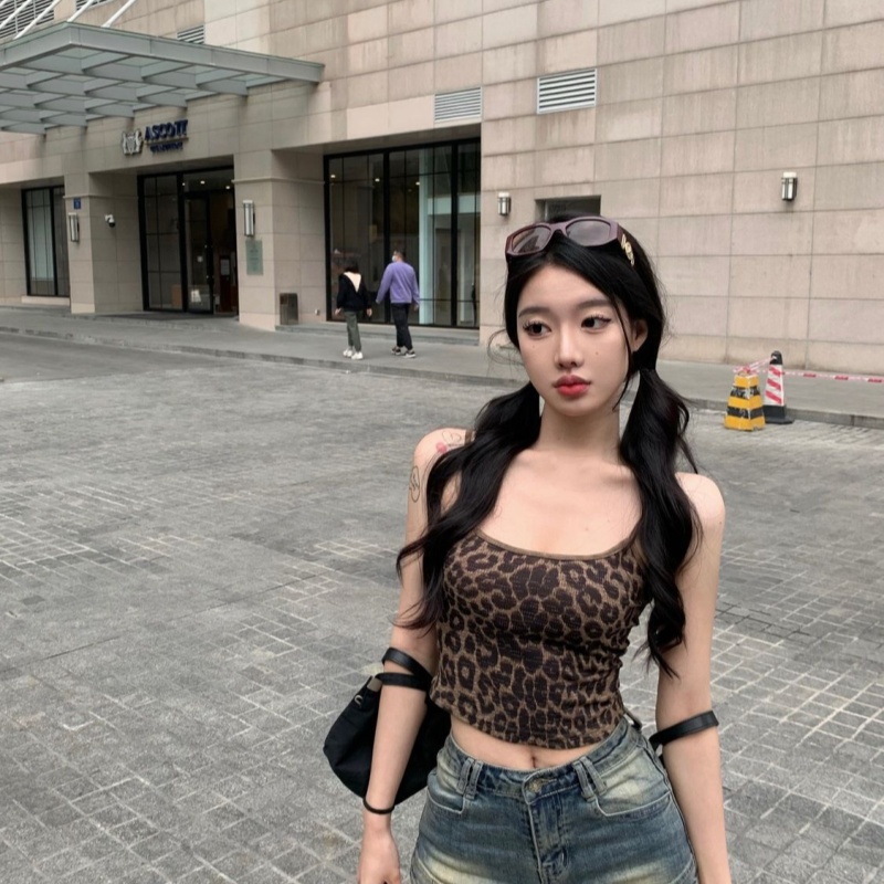 Cropped Form-fitting Base-layer Top