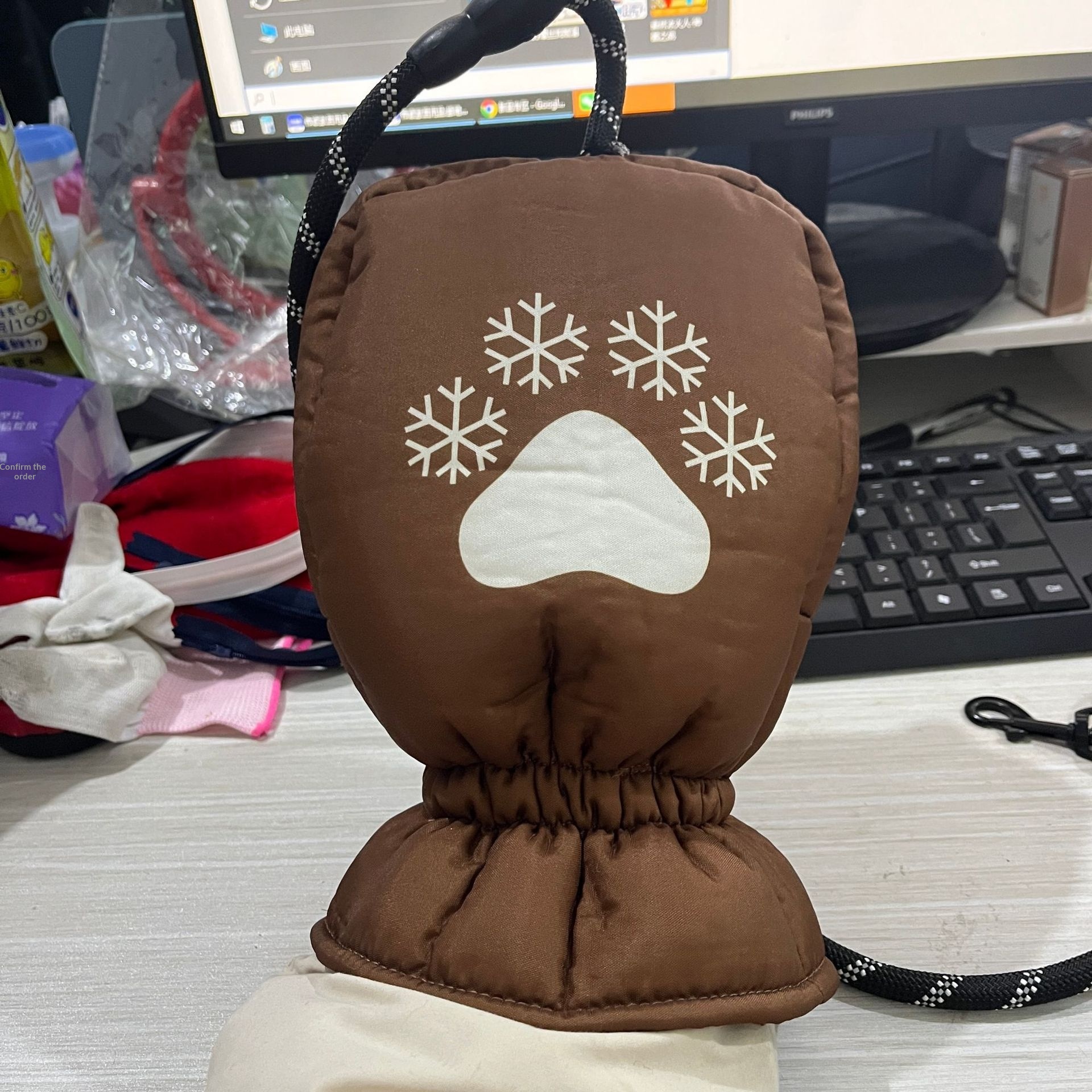 Warm Waterproof Gloves For Pet Lovers With A Dog Leash