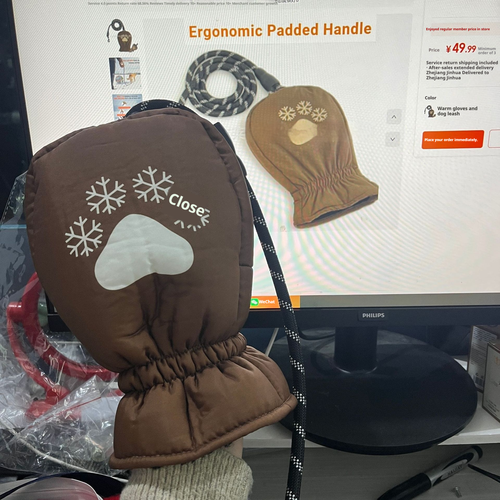 Warm Waterproof Gloves For Pet Lovers With A Dog Leash