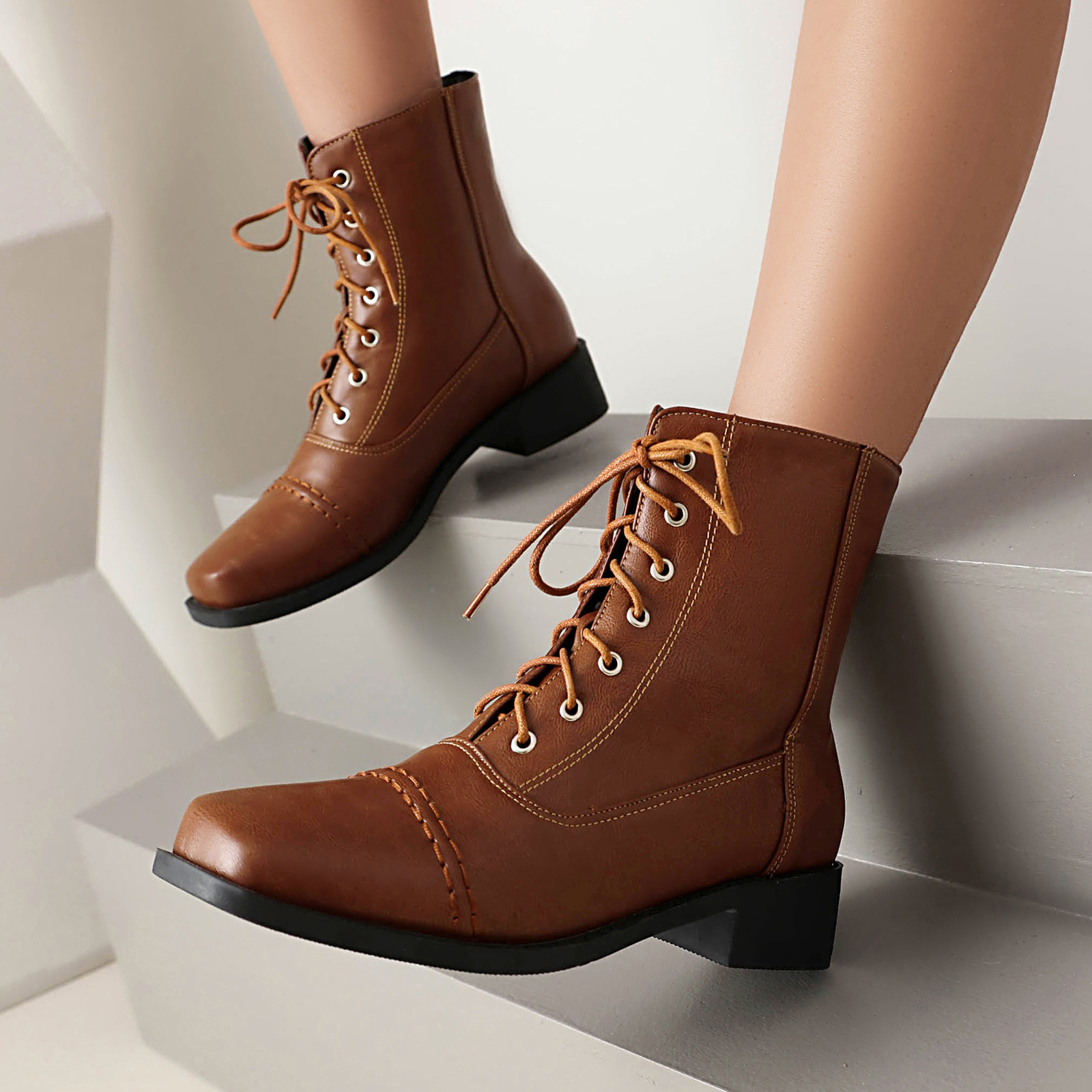 Women’s Lace-Up Square Toe Motorcycle Boots – Comfortable Outdoor Riding Boots