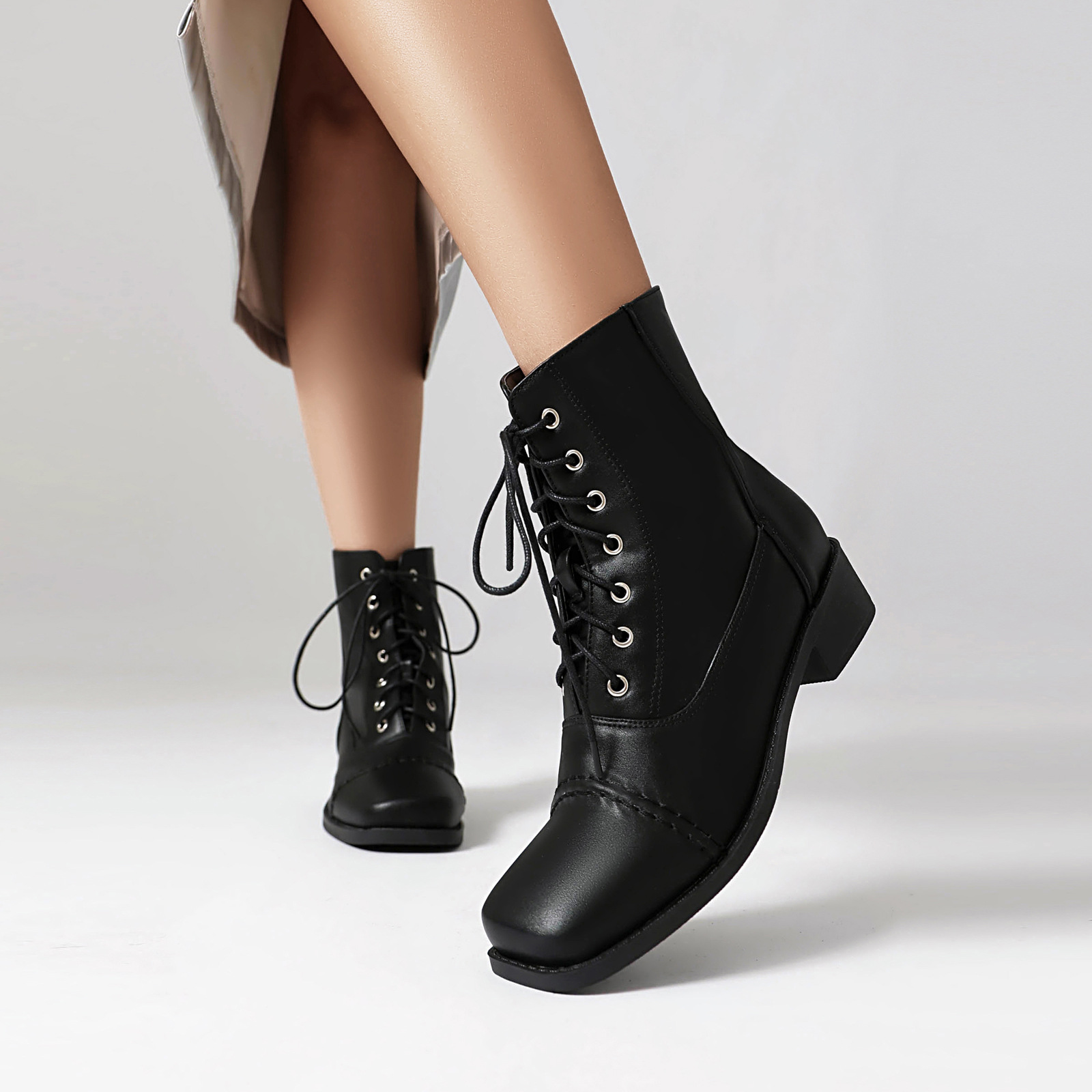 Women’s Lace-Up Square Toe Motorcycle Boots – Comfortable Outdoor Riding Boots