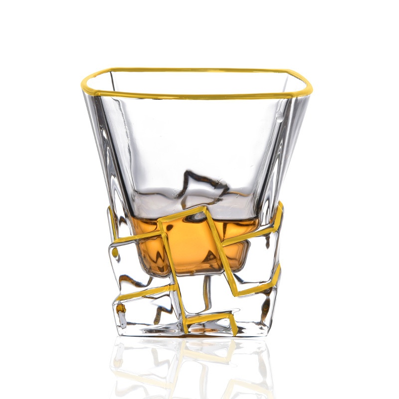 Transparent Glass Whisky Glasses With Gold Trimmed Rimsluxury Yet Understated For Home Use 4
