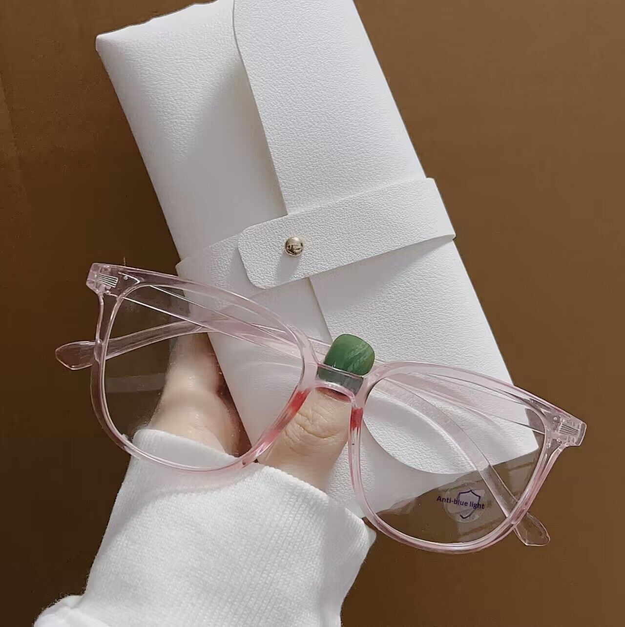 Large-frame Ultra-light Myopia Frames With Rivet Detailingavailable With Prescription Lenses