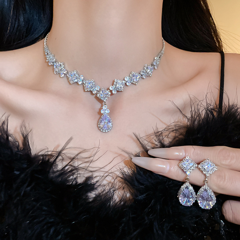 Zircon Diamond-Shaped Teardrop Earrings And Necklace Set