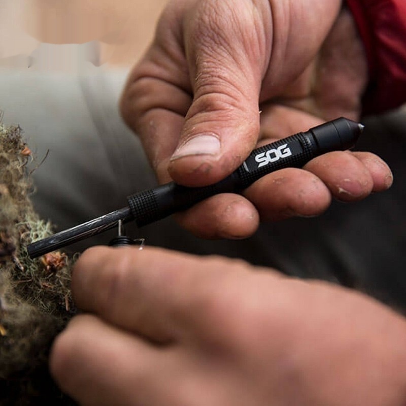 Multi-functional Outdoor Emergency Survival Fire Starter Rod