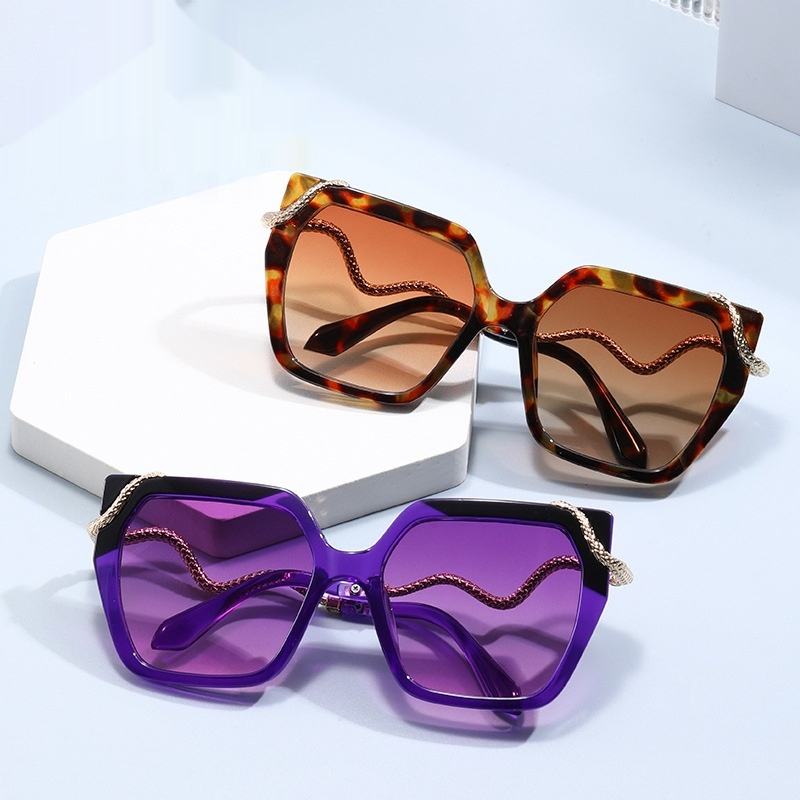 Retro Square Snake Pattern Temple Sunglasses For A Stylish - Image 3