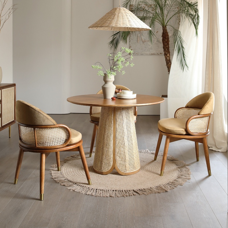 Nordic Solid-wood Round Table For Small Homes Modern And Minimalist