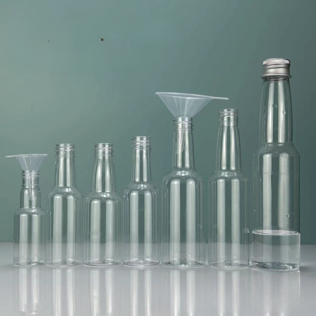 Plastic Bottle With An Aluminum Cap For Soda