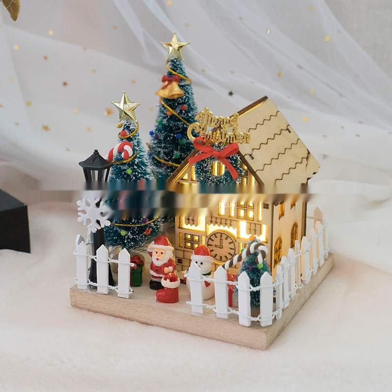 Lantern-lit Wooden Cabin Glass-enclosed Space Christmas Gift Decorations For Christmas Eve