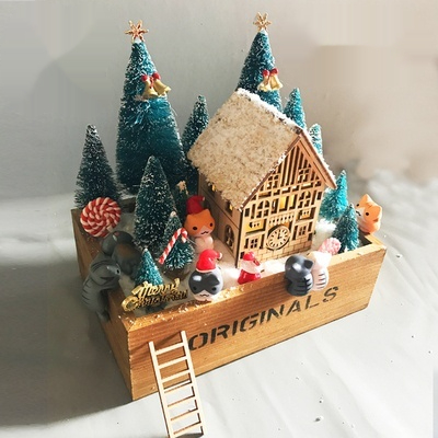 Lantern-lit Wooden Cabin Glass-enclosed Space Christmas Gift Decorations For Christmas Eve