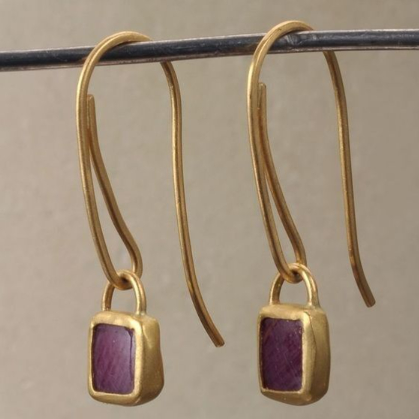 Palace-Style Red Agate Minimalist Vintage Earrings