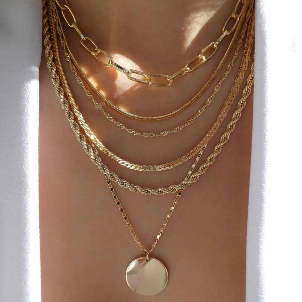 Retro gold necklace with adjustable length chain