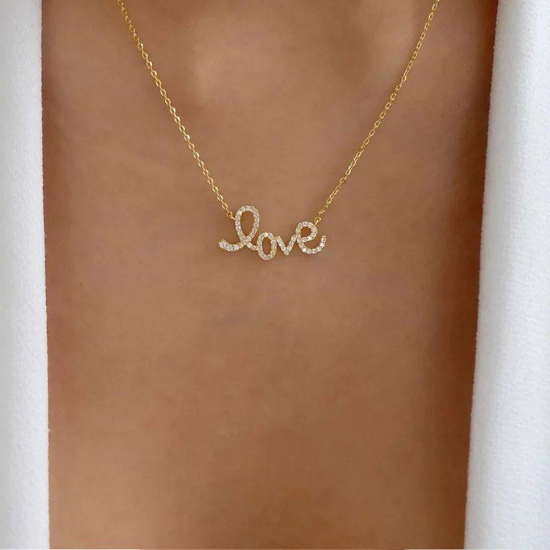 Classic gold necklace set with vintage layered design