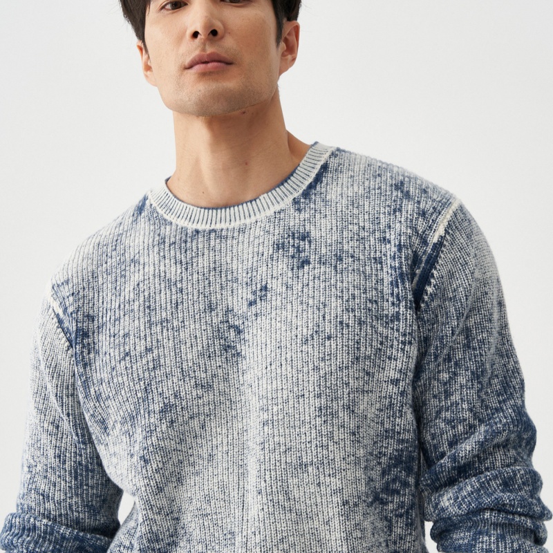 Mens Washed Fluffy Soft All-Cotton Blue-and-White Reverse-Print Sweater