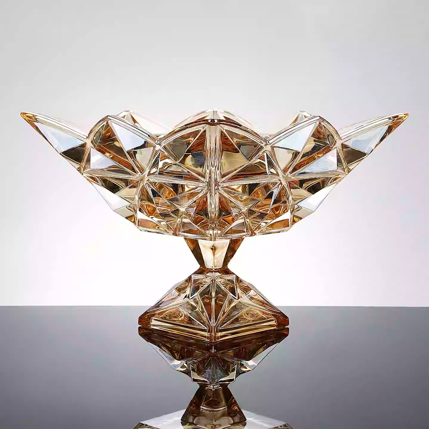 Diamond Patterned Relief Crystal Glass Luxury Square Fruit Bowl Home Decor Ornament
