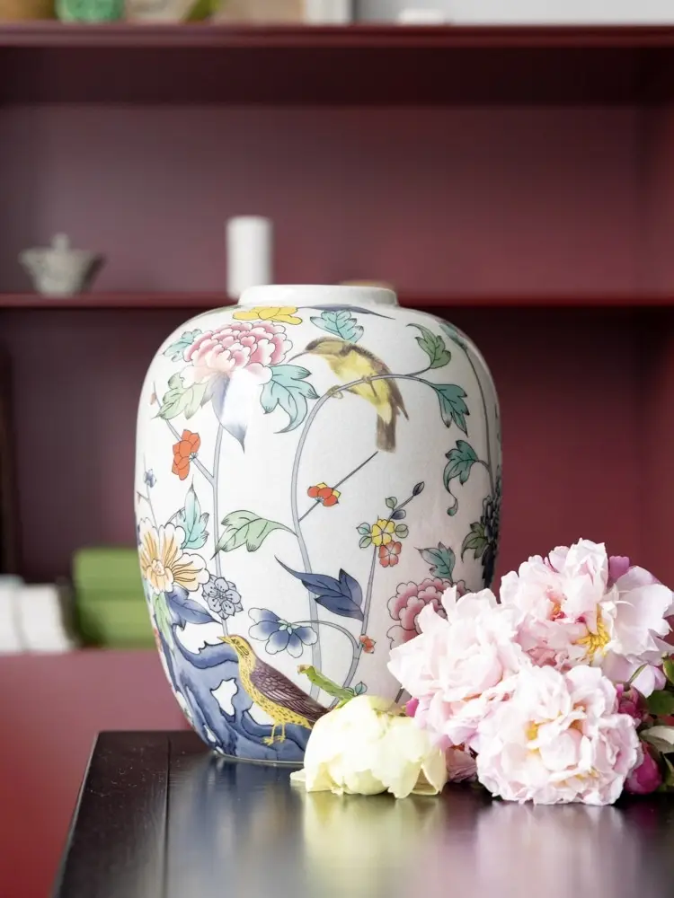 Overglaze Color Imperial-Style Famille-Rose Porcelain