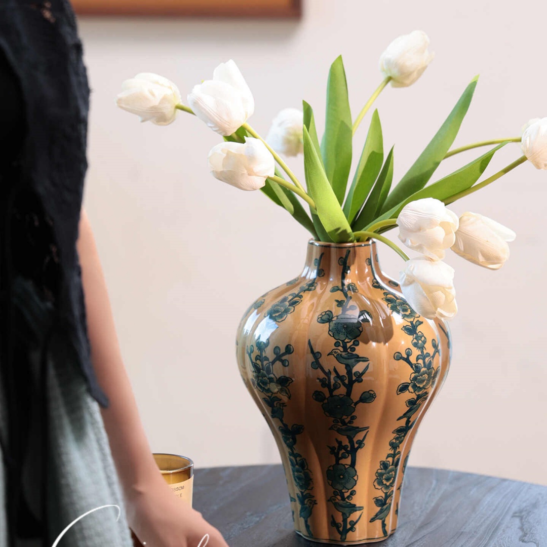 High-end Vintage-style Ceramic Flower Vase For Floral Arrangements