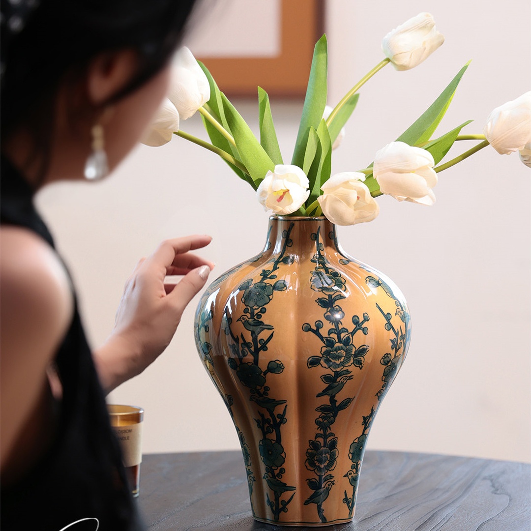 High-end Vintage-style Ceramic Flower Vase For Floral Arrangements