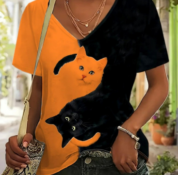 European And American V-neck Short-sleeve T-shirt With A Digital Print Of Small Animals