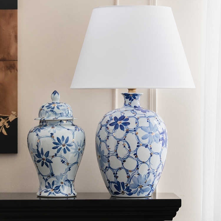 High-end Gilded Ceramic Decorative Table Lamp