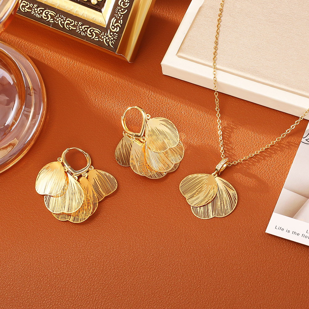 Butterfly-wing Blade Necklace With A Sophisticated, Trendy Earring Set