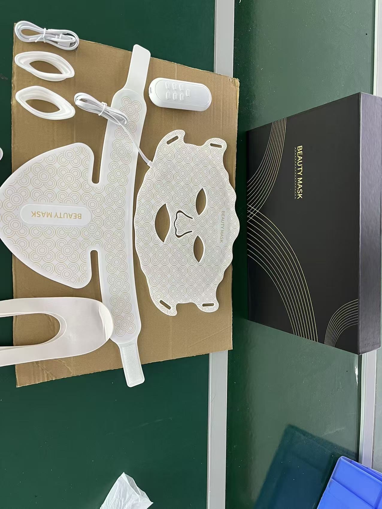 Red Light LED Facial Photon Rejuvenation Device With Silicone Beauty Mask