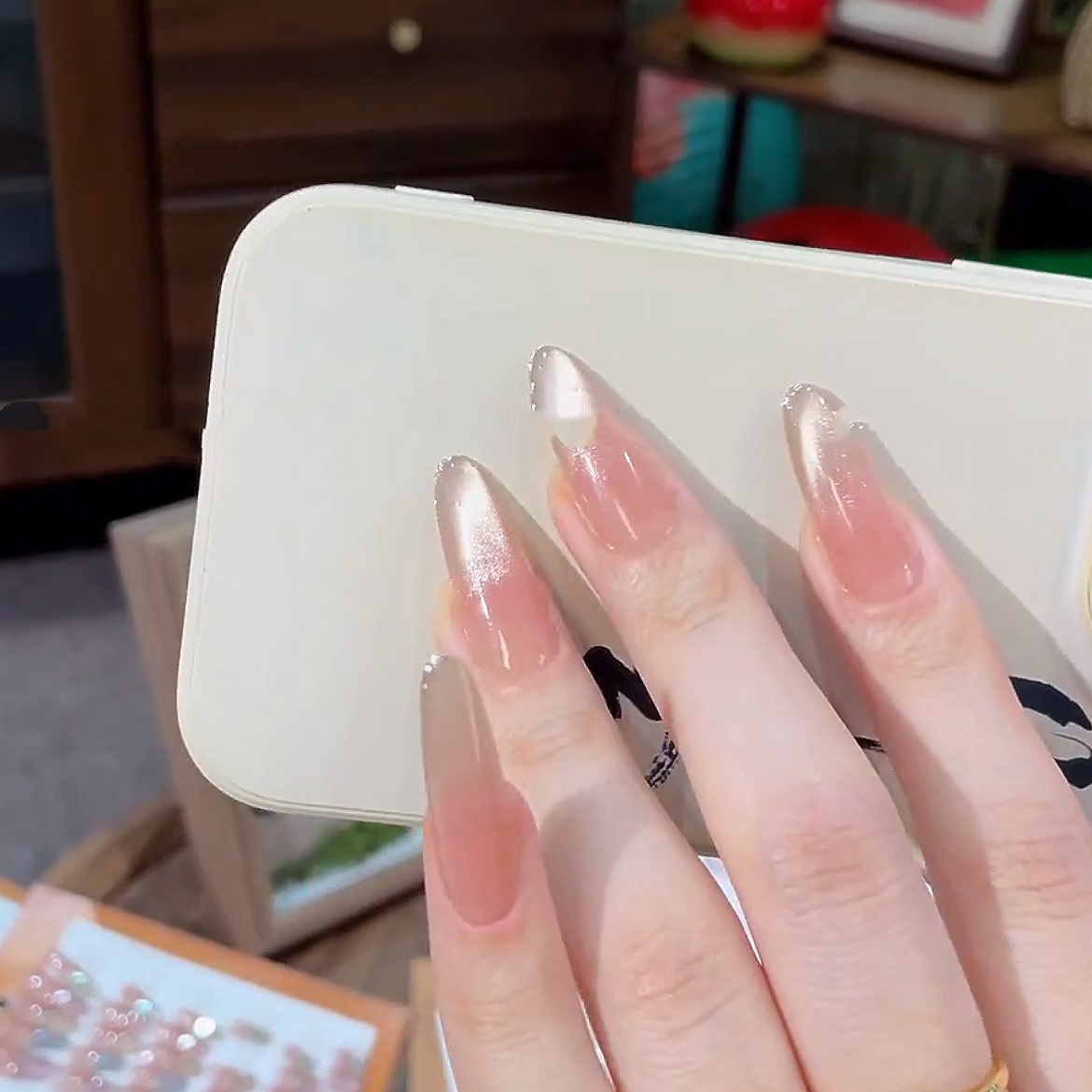 Advanced Nude Cat's Eye Nails