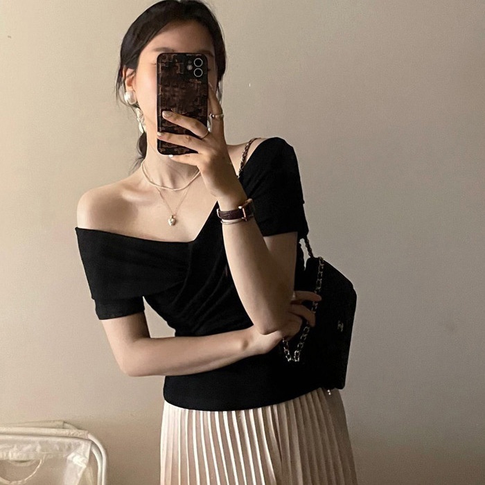 Arrival Hong Kong-Style Retro Off-Shoulder Short-Sleeve T-Shirt