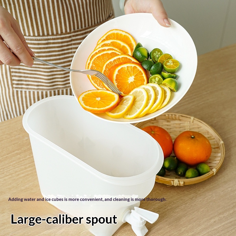 Large-capacity Drop-resistant Water Bottle With A Spigot