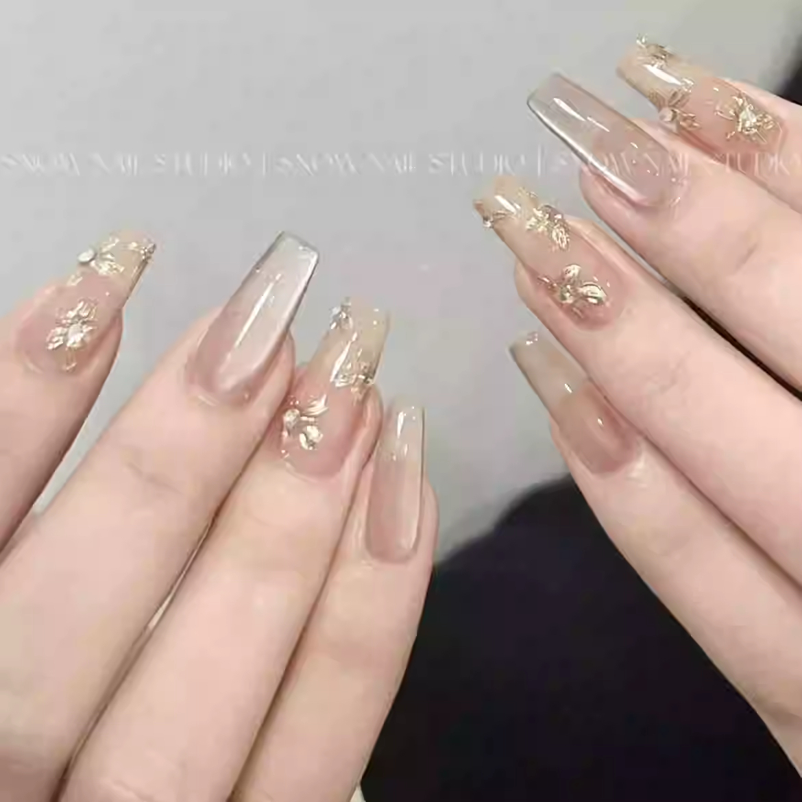 Detachable And Wearable Armor With Delicate Gold Foil Flowers